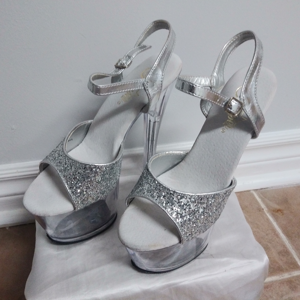 Sexy Silver Stillettoes!